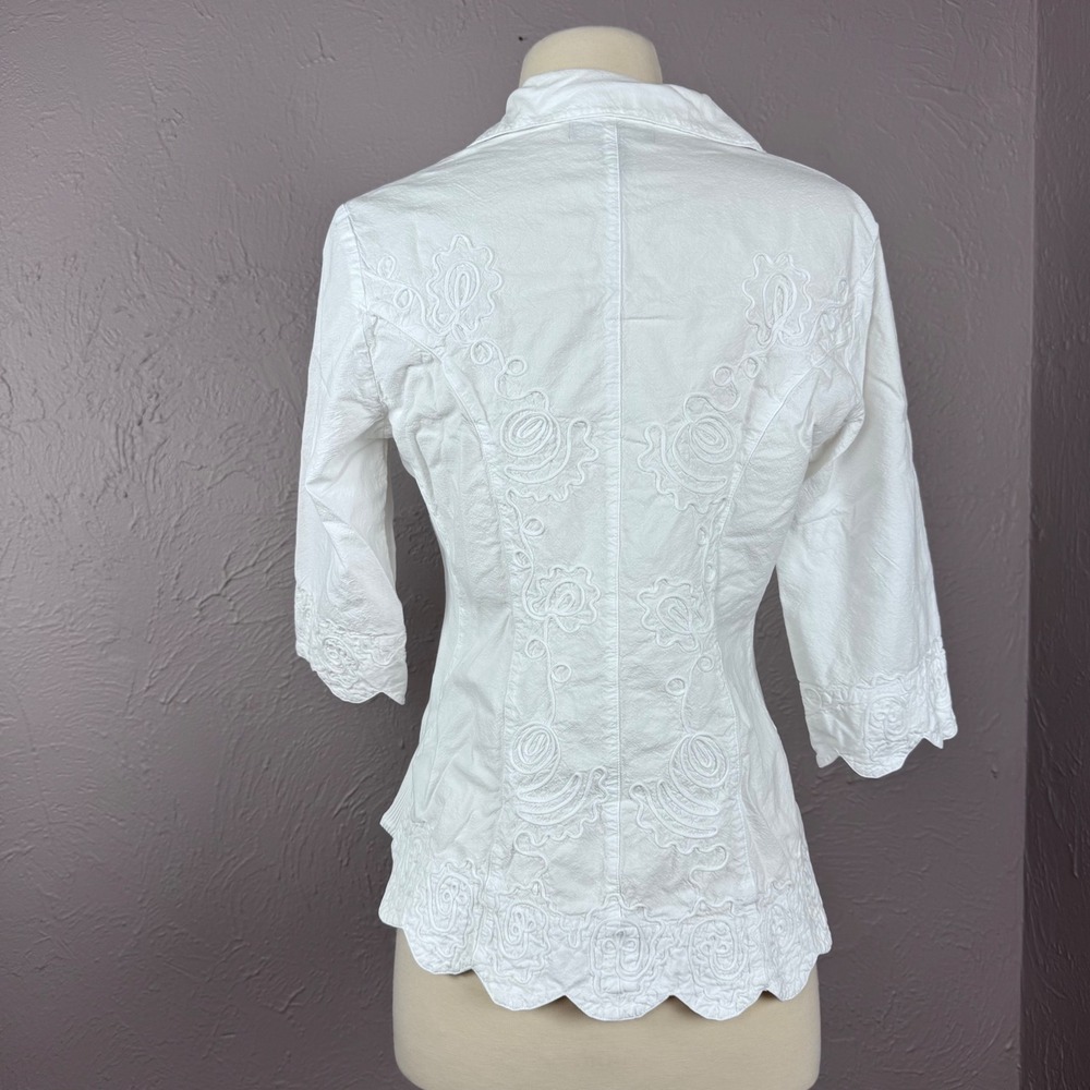 G Designs Natural Fashions white button down blouse in a women's size medium - Picture 5 of 7